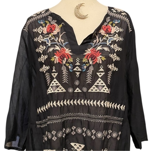 2X Johnny Was 3JW Flowers & Geometric Embroidered Black 3/4 Sleeve Top Tunic NWT - Picture 2 of 16